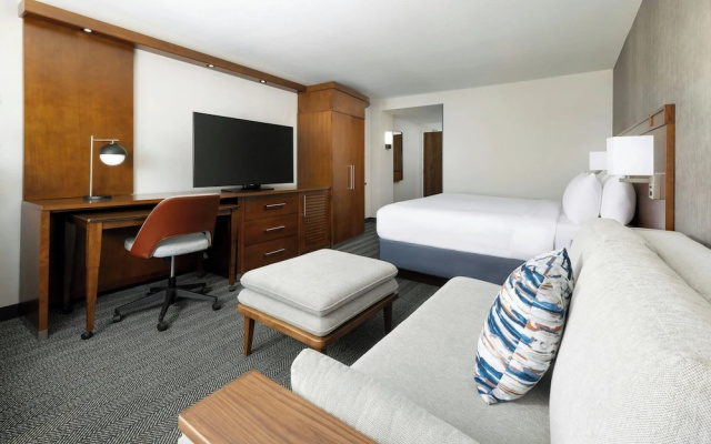 photo 4 of Holiday Inn Hotel Woodland Hills (Warner Ctr)