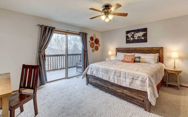 photo 2 of Holiday Island Vacation Rental w/ 2 Balconies