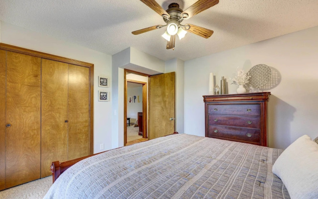 photo 4 of Holiday Island Vacation Rental w/ 2 Balconies