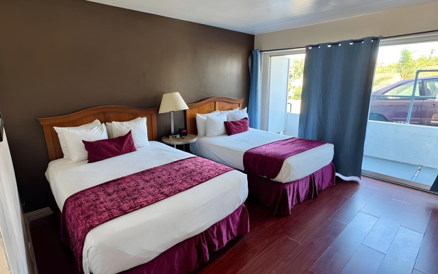 photo 3 of Holiday Lodge