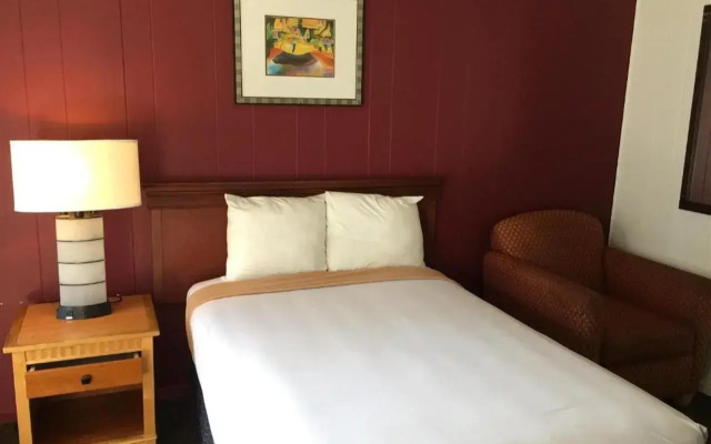 photo 5 of Holiday Lodge