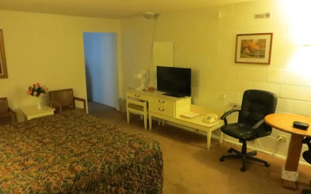 photo 5 of Holiday Lodge