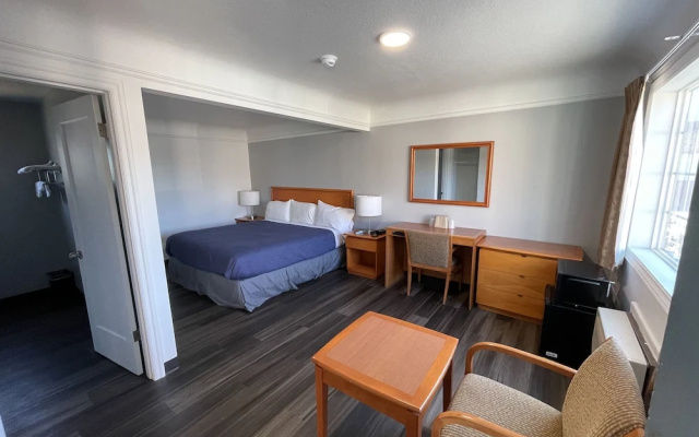 photo 4 of Holiday Motel