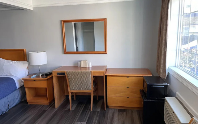 photo 5 of Holiday Motel