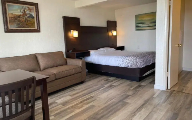 photo 4 of Holiday Motel