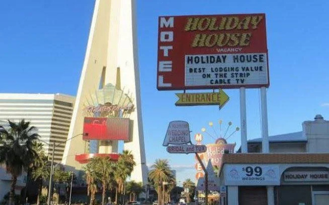 photo 3 of Holiday Motel