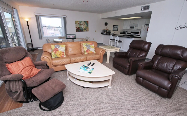 photo 2 of Holiday Villas Iii - 606 Apartment