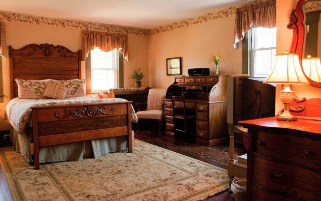 photo 3 of Holladay House B&B