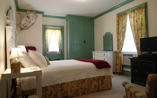 photo 4 of Holladay House B&B
