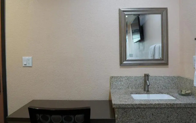photo 4 of Holly Crest Hotel - Los Angeles, Lax Airport