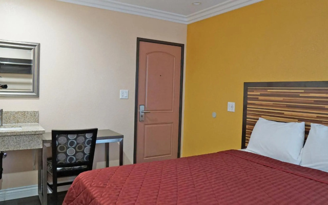 photo 2 of Holly Crest Hotel - Los Angeles, LAX Airport