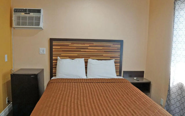photo 4 of Holly Crest Hotel - Los Angeles, LAX Airport