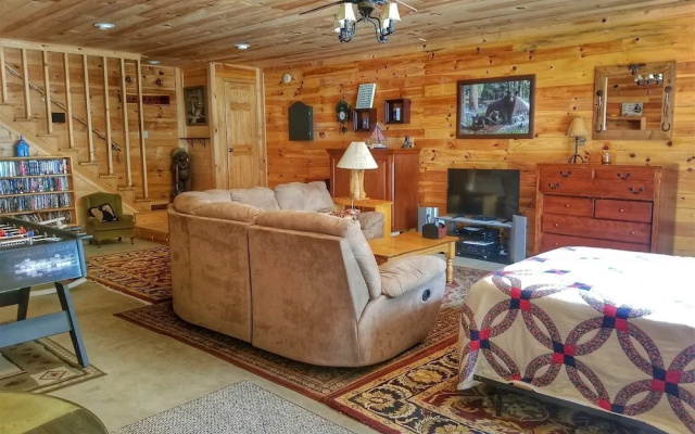 photo 4 of Holly Hill-Ocoee River Cabin Rental