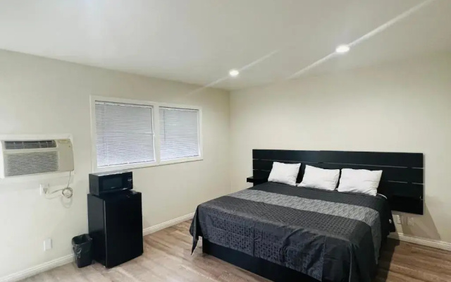 photo 4 of Holly Park Motel near LAX
