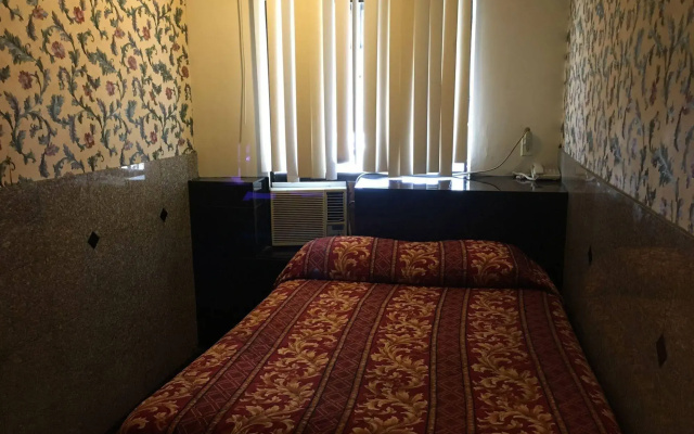 photo 3 of Hollywood 7 Star Motel