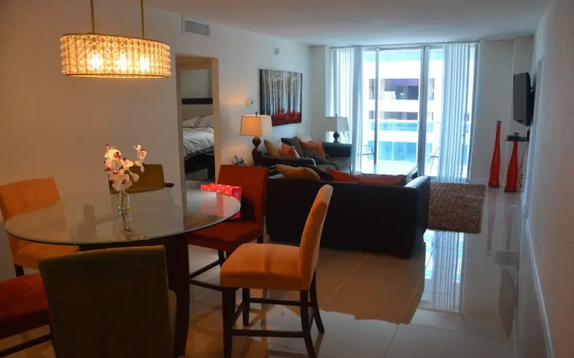photo 3 of Hollywood Apartment by the Sea