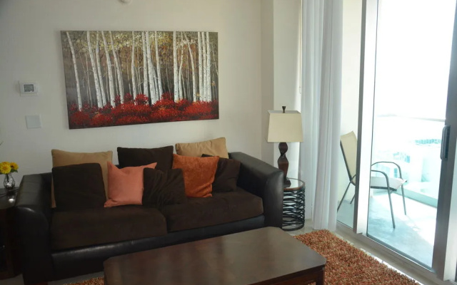 photo 4 of Hollywood Apartment by the Sea