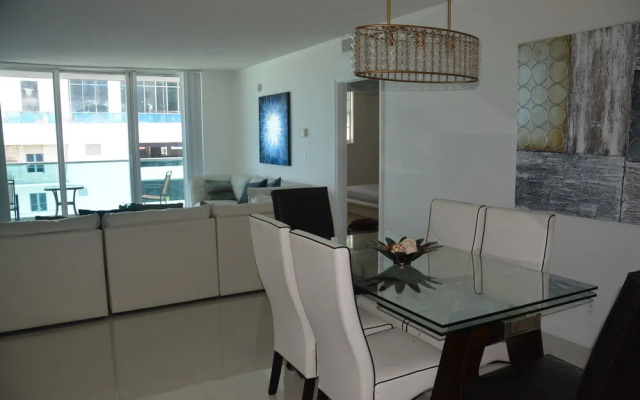photo 5 of Hollywood Apartment by the Sea