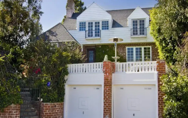 photo 2 of Hollywood Celebrity Estate By Luxpads