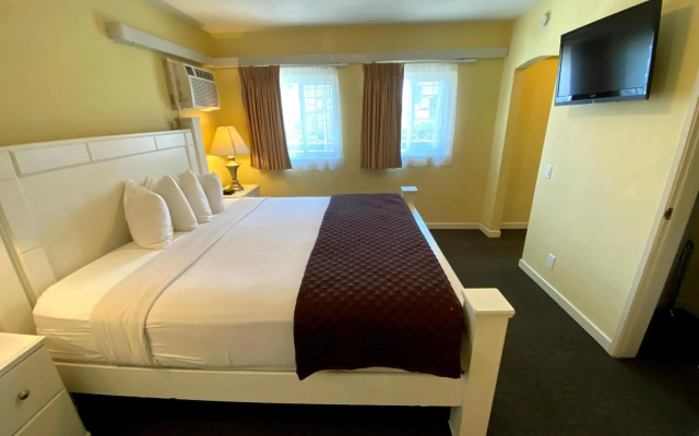 photo 5 of Hollywood Celebrity Hotel