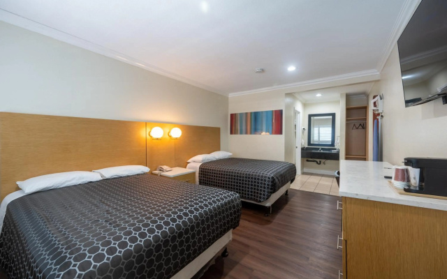 photo 4 of Hollywood City Inn