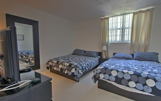 photo 4 of Hollywood Condos