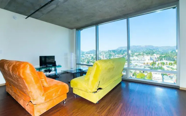 photo 2 of Hollywood DiCaprio Apartment