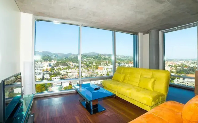 photo 4 of Hollywood DiCaprio Apartment