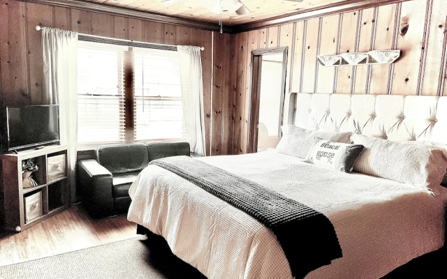 photo 2 of 4BR, 4BA House Beach, Entertainment, Nightlife
