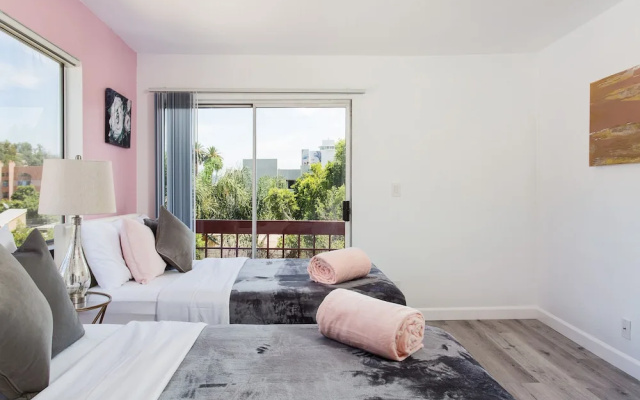 photo 3 of Extravagant Hollywood Cosmo Suites