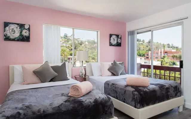 photo 4 of Extravagant Hollywood Cosmo Suites