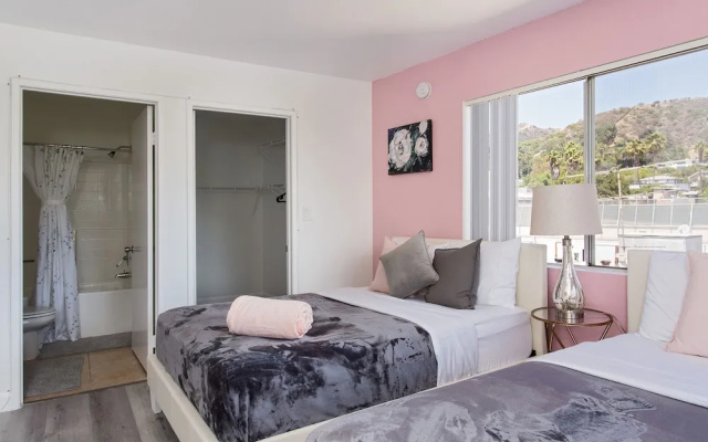 photo 5 of Extravagant Hollywood Cosmo Suites