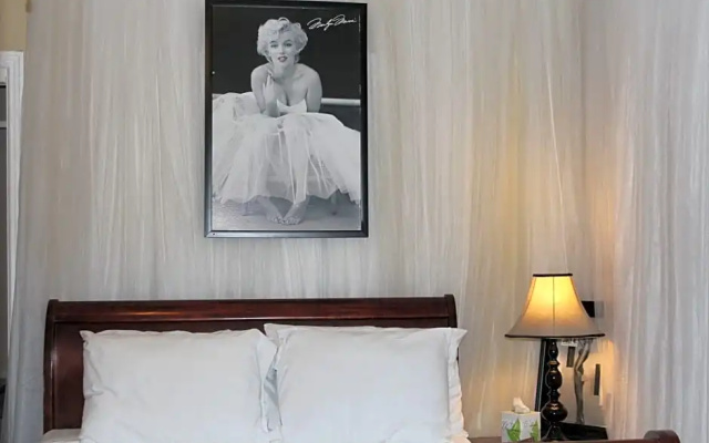 photo 3 of Hollywood Dream Suites