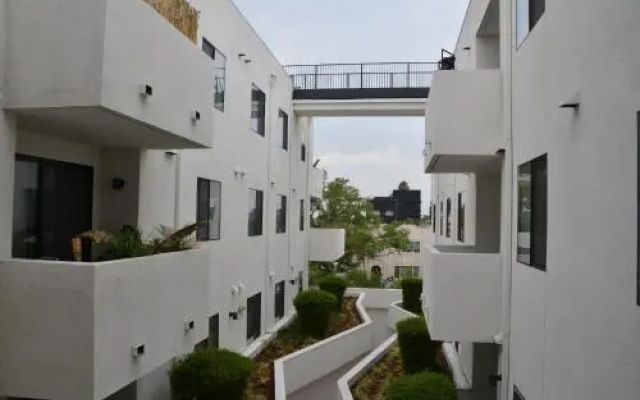 photo 3 of Hollywood Education Square 30 Day Rentals
