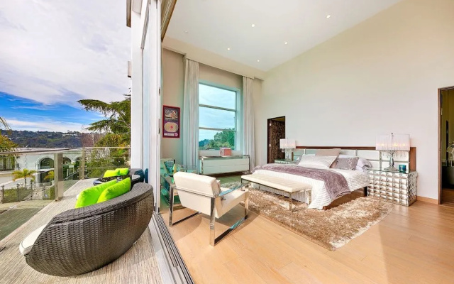 photo 2 of Hollywood Estate With Stunning Views