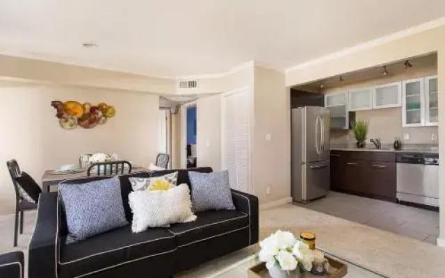 photo 4 of Hollywood Frenchi Suite