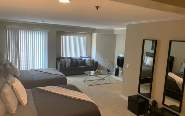 photo 2 of Hollywood Gateway Suite