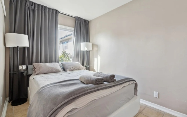 photo 2 of Hollywood Gem 1 Bedroom Apts by RedAwning