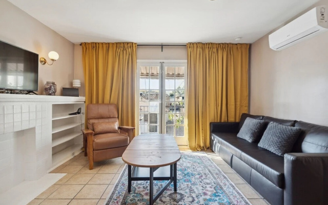photo 4 of Hollywood Gem 1 Bedroom Apts by RedAwning