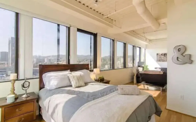 photo 2 of Hollywood Highrise 0 Bedroom Studio By Senstay