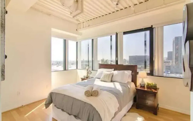 photo 3 of Hollywood Highrise 0 Bedroom Studio By Senstay