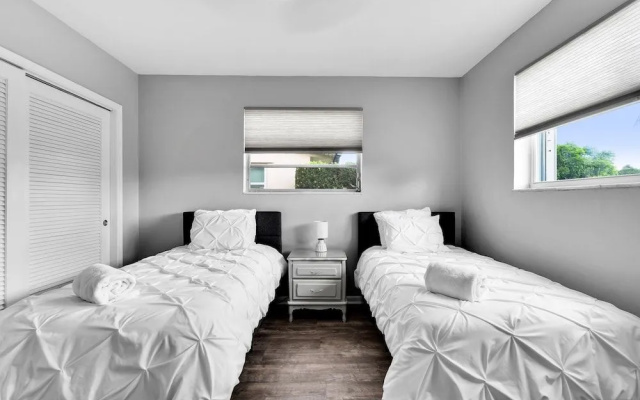 photo 5 of Hollywood Hills 3BD Home w Backyard
