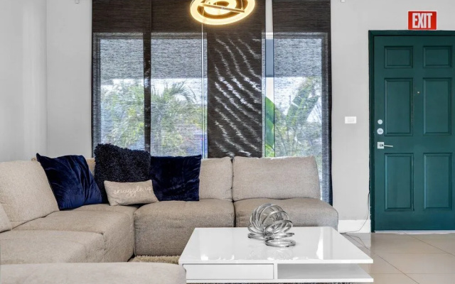 photo 5 of Hollywood Hills 3BD Home