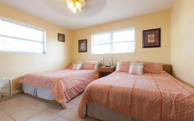 photo 4 of Hollywood Hills 4 Bedrooms 3 Bathrooms Home