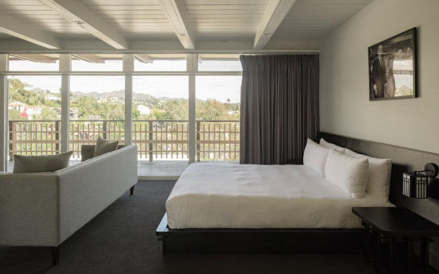 photo 2 of Hollywood Hills Hotel