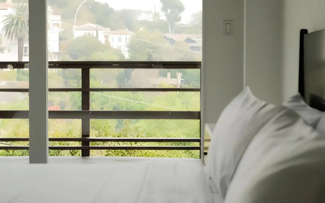 photo 5 of Hollywood Hills Hotel