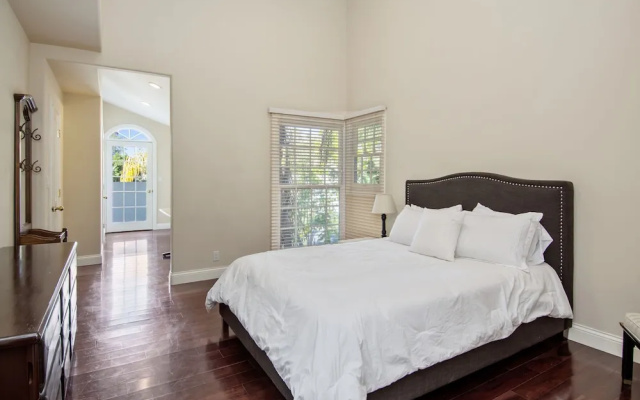 photo 3 of Hollywood Hills Upscale