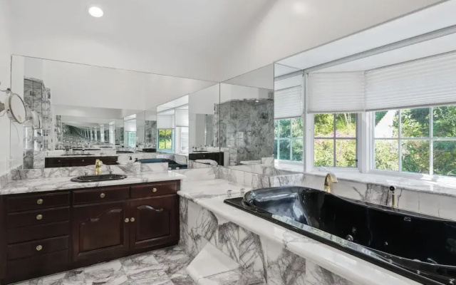 photo 5 of Hollywood Hills Upscale