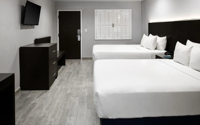 photo 3 of Hollywood Inn Express LAX