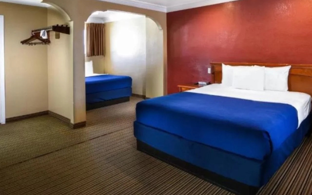 photo 4 of Hollywood Inn Express North